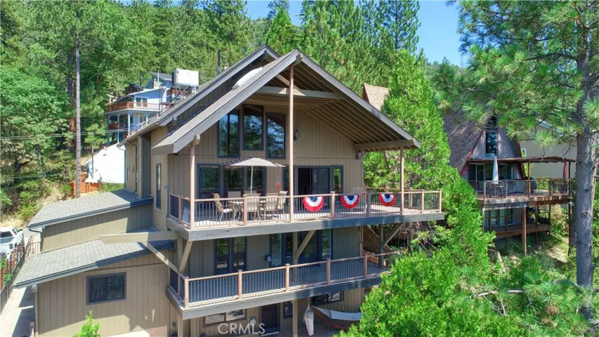 37716 Shoreline Drive, Bass Lake, California 93604