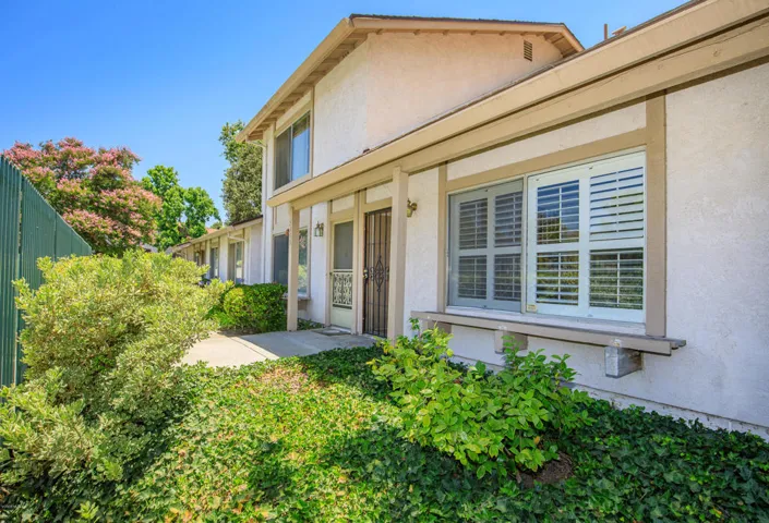 2655 La Paloma Cir Thousand-print-001-00