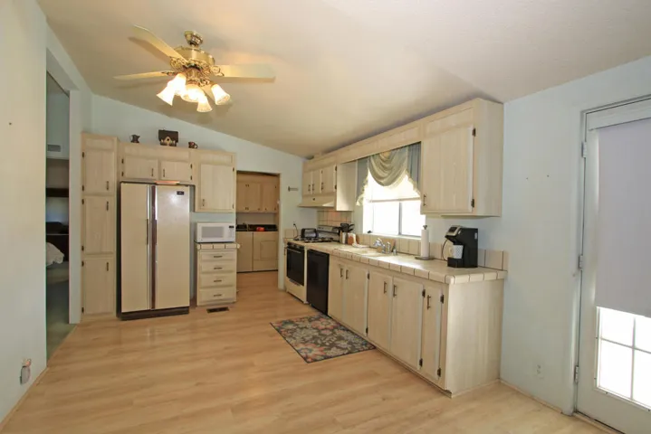 30 KITCHEN 091