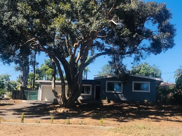 916 Crescent Drive, Vista, California 92084