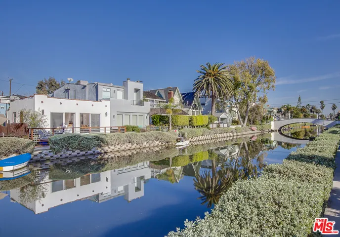 225 Carroll Canal, Venice, California 90291