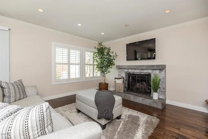 4449 Clearcreek Ct Moorpark CA-large-011