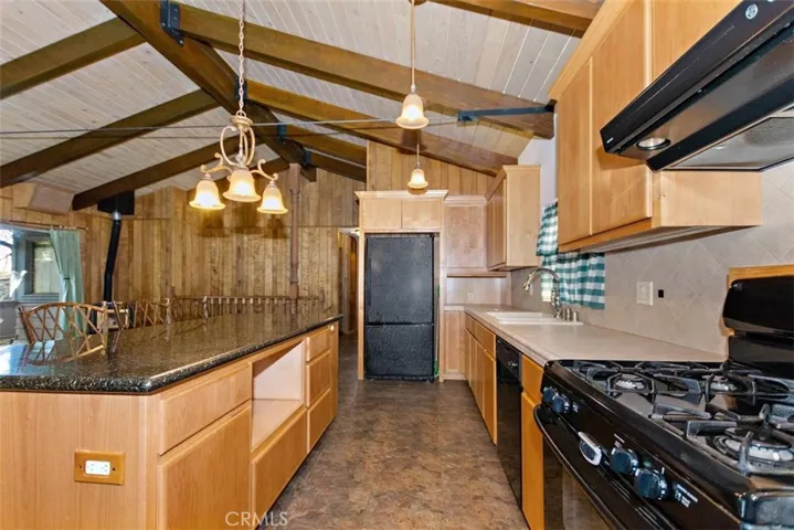 24862 Felsen Drive, Crestline, California 92325