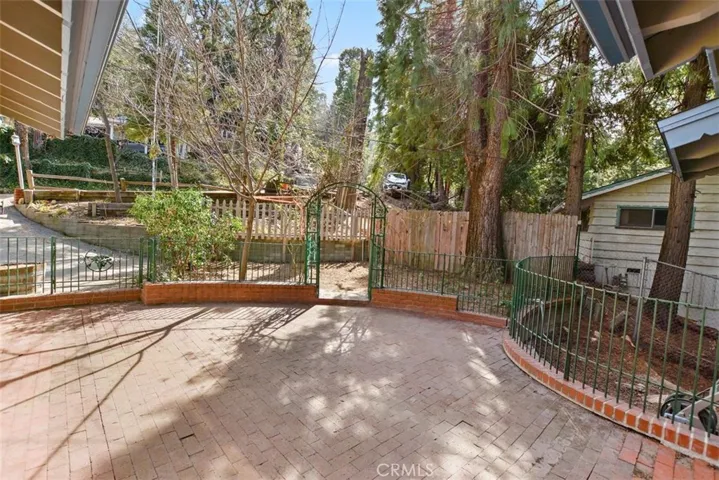 24862 Felsen Drive, Crestline, California 92325