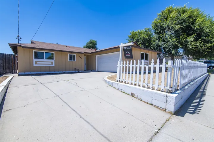 4941 Roja Dr, Oceanside, California 92057