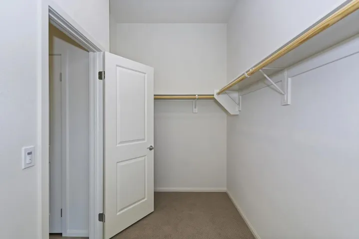 023_Closet