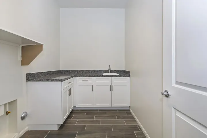 017_Laundry Room