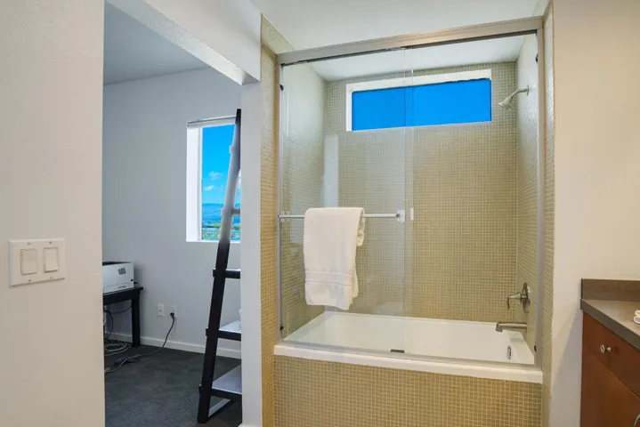 en suite upstairs suite 1