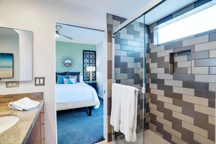 Lower en suite