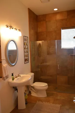 79505 Kingston Guest Bath 1 (2)