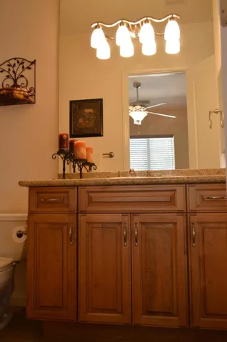 79505 Kingston Guest Bath 2 (3)