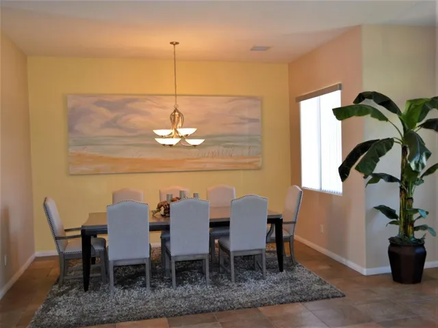 79505 Kingston Dining