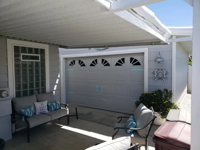 Detached garage