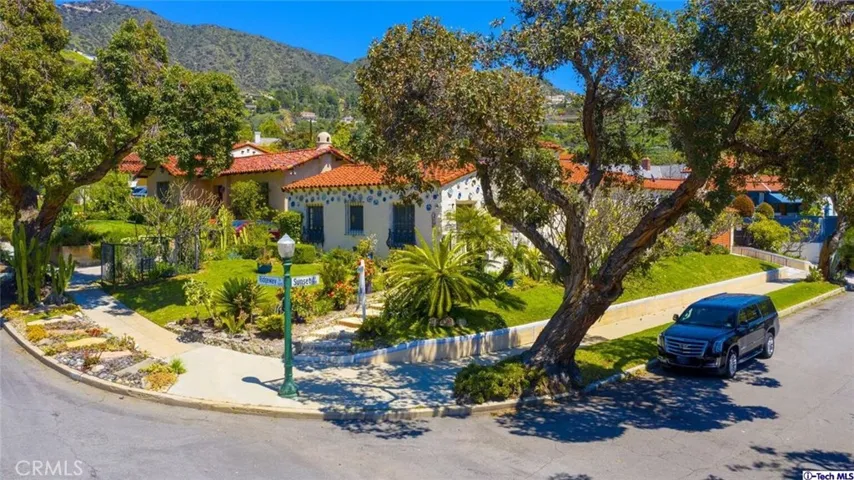 1600 Ridgeway Drive, Glendale, California 91202