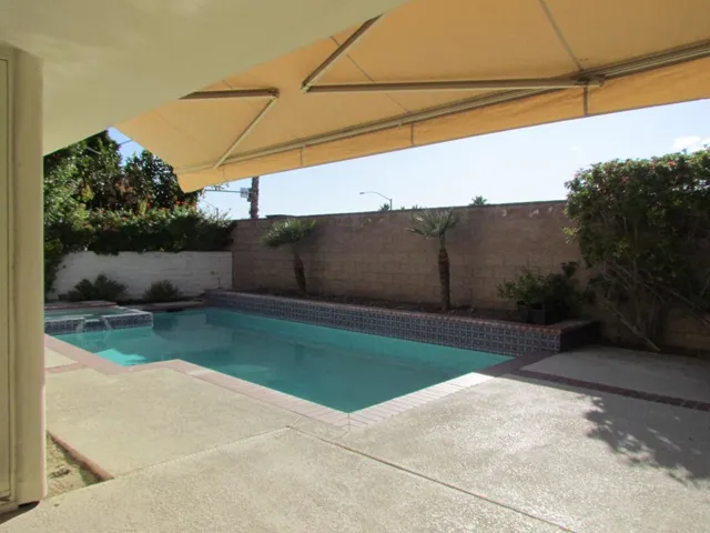 Private Pool w Awning