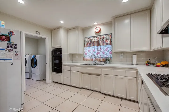 674 S Mountain Avenue, Claremont, California 91711