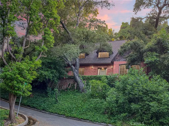 1215 Kewen, Pasadena, California 91108