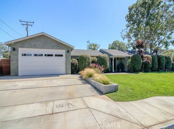 945 Victoria Street, Costa Mesa, California 92627