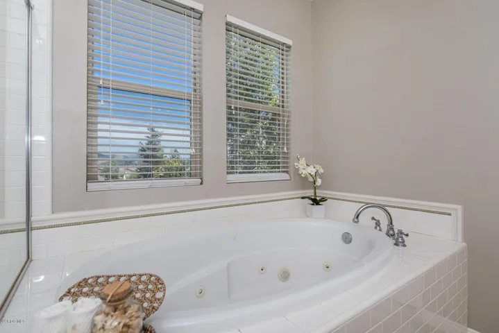 14072 Eaton Hollow Ave-large-026-022-Eat