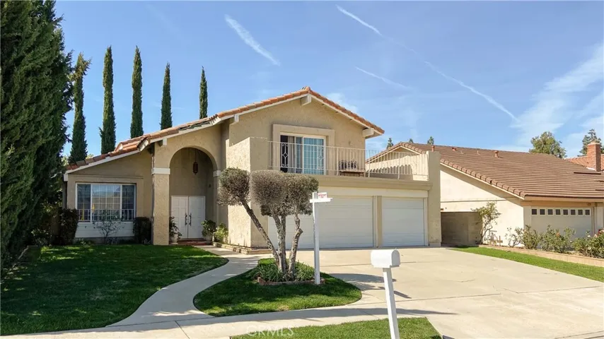 Beautiful single family in a great neighborhood of Anaheim Hills with no HOA due!