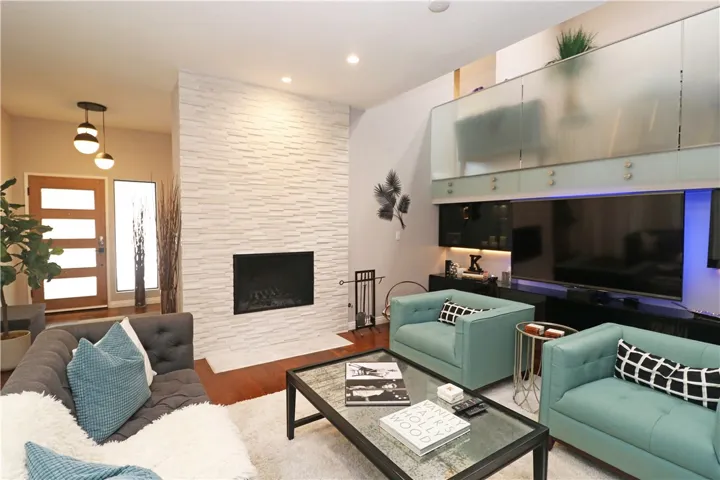 190 Fairwinds, Costa Mesa, California 92626