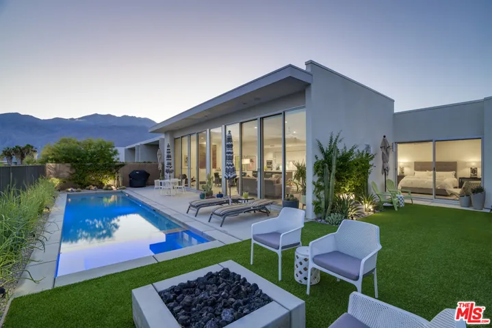 OUTDOOR FIRE FEATURE,POOL/SPA AREA