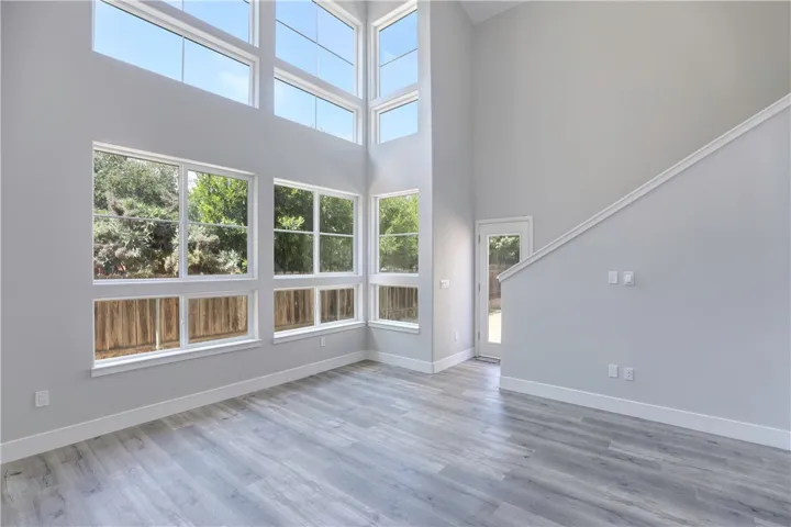Spacious vaulted ceilings with floor to ceiling windows, Laminate flooring throughout.