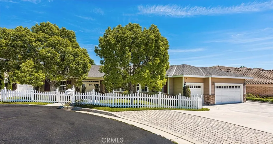 1542 Oakhill Court, North Tustin, California 92705