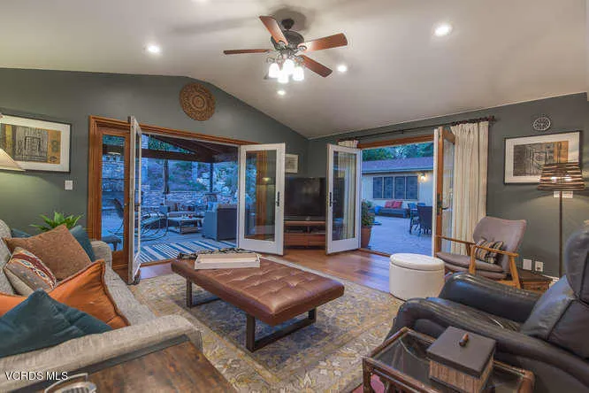 1021 Calle Las Trancas-small-017-022-Cal