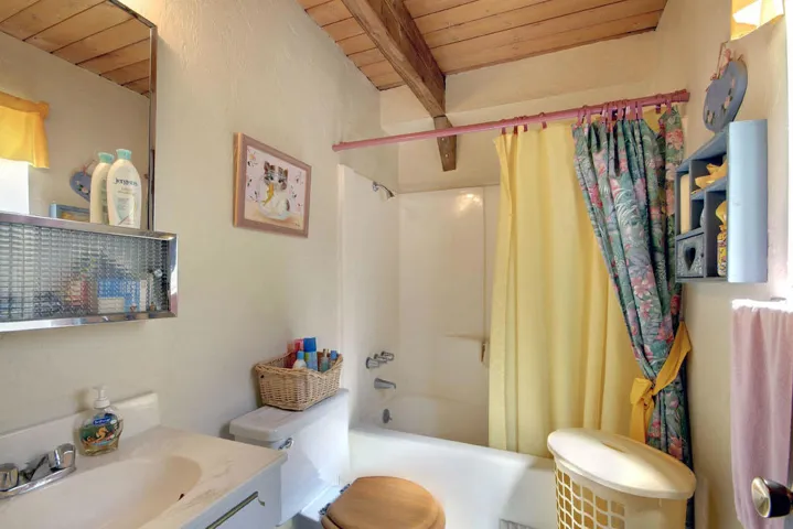 bathroom_49898153963_o