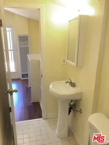 11322 S Grevillea Avenue, Inglewood, California 90304