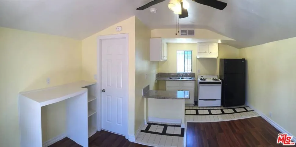 11322 S Grevillea Avenue, Inglewood, California 90304