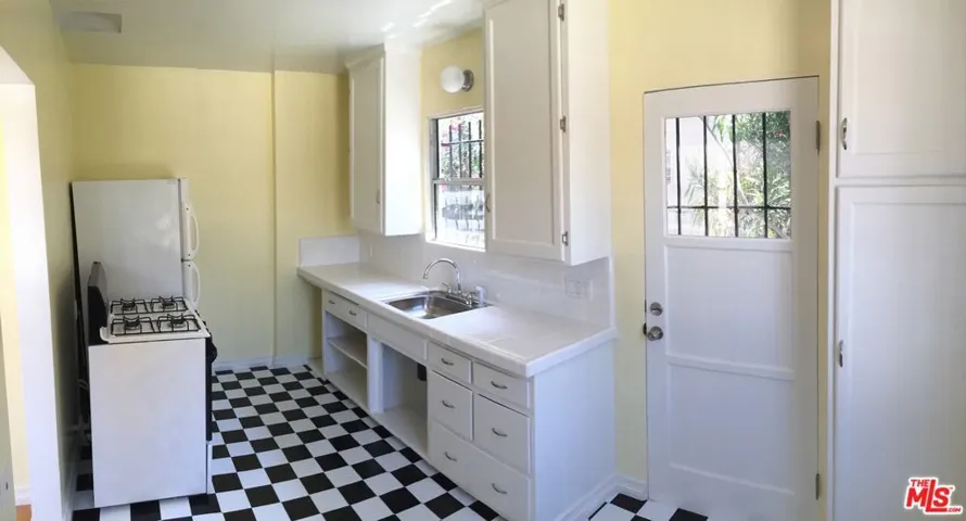 11322 S Grevillea Avenue, Inglewood, California 90304