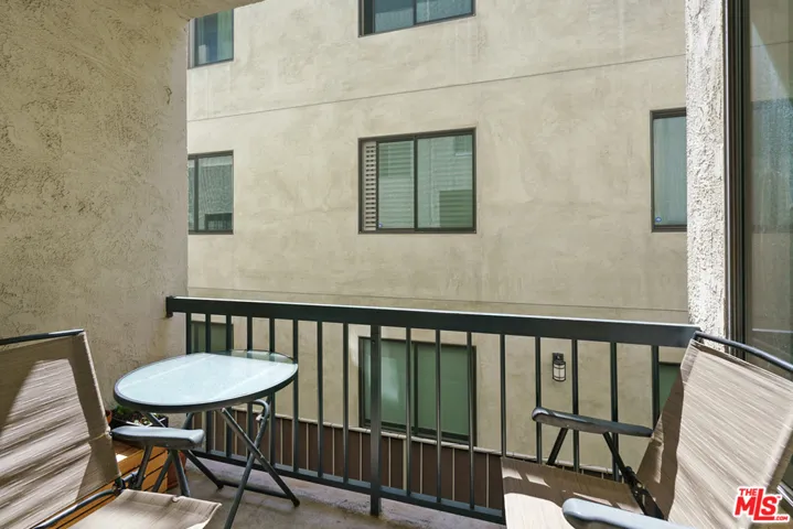1122 Peck Drive 103, Los Angeles, California 90035