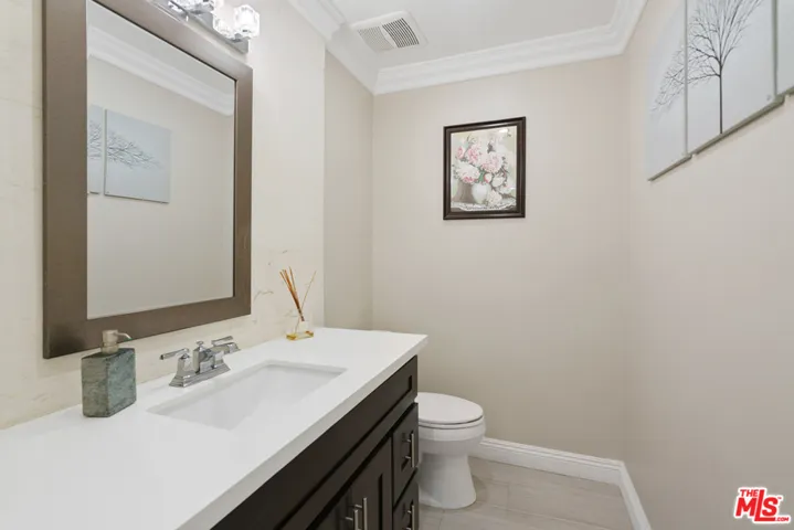 1122 Peck Drive 103, Los Angeles, California 90035