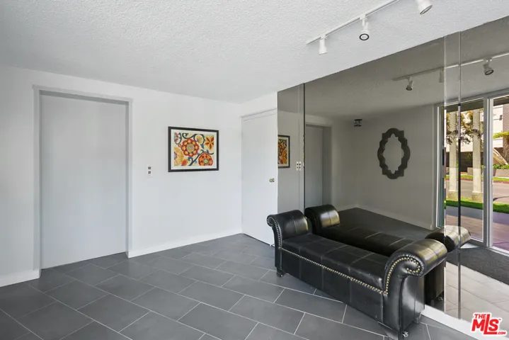 1122 Peck Drive 103, Los Angeles, California 90035