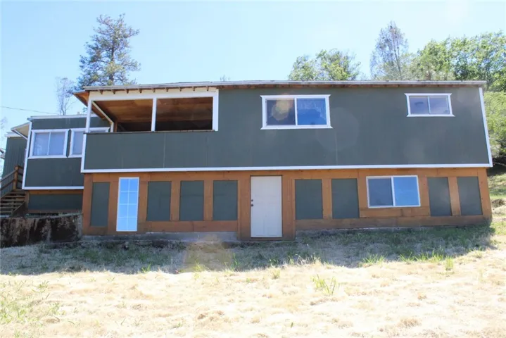 Built in 1975 a great location with Amazing Views!