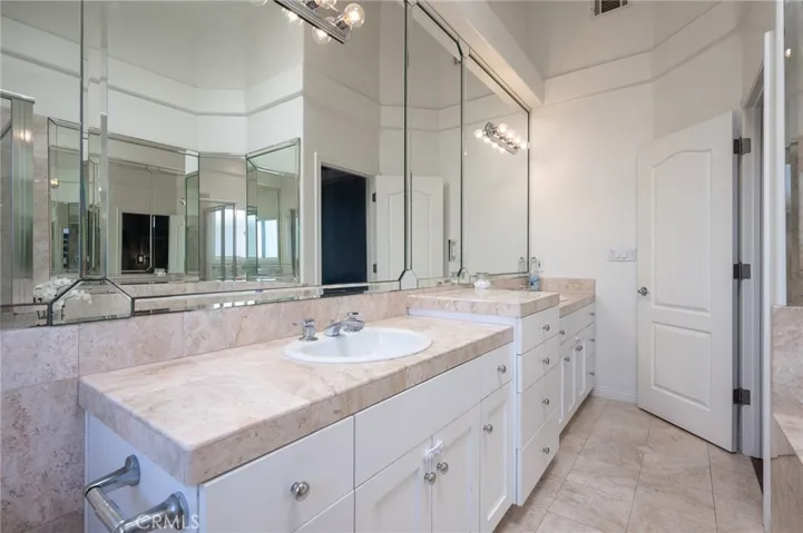 106 S Francisca Avenue B, Redondo Beach, California 90277