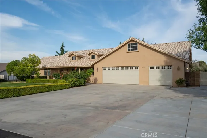 16270 Tao Road, Apple Valley, California 92307