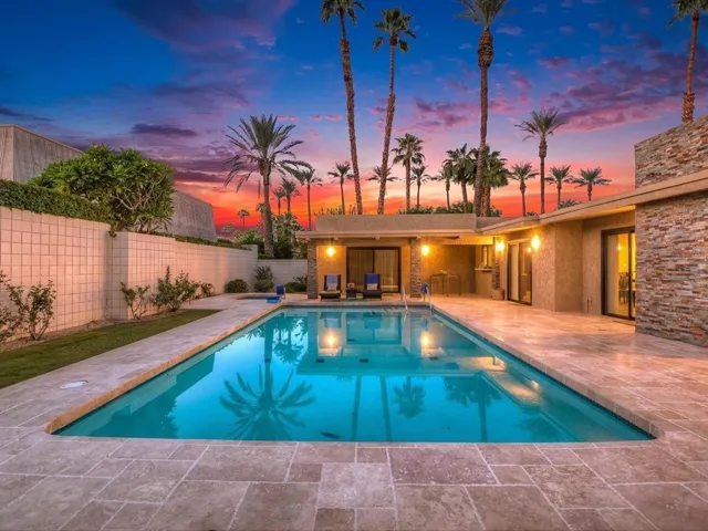 033_003_Gorgeous Tile Pool Deck