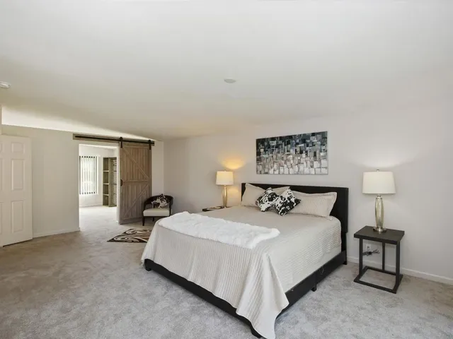 023_Grand Master Bedroom