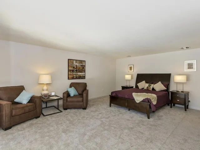 027_Master Bedroom