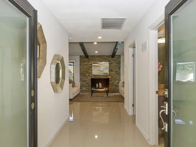 002_Foyer