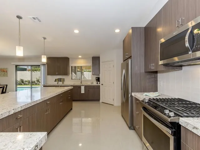 015_Kitchen
