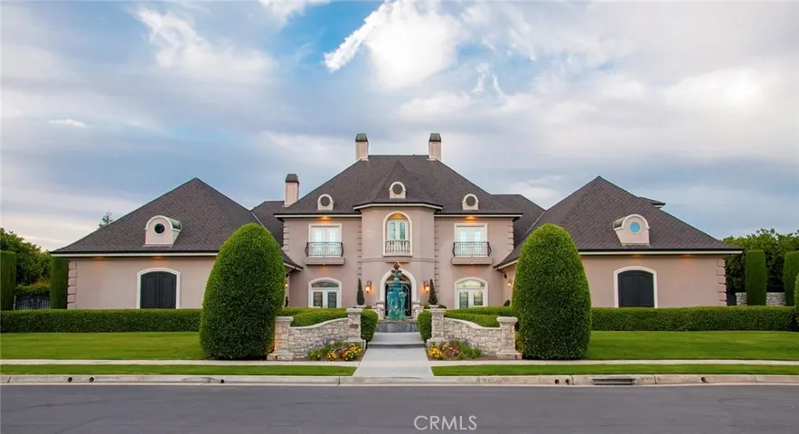 2004 Vineyard Way, Tulare, California 93274