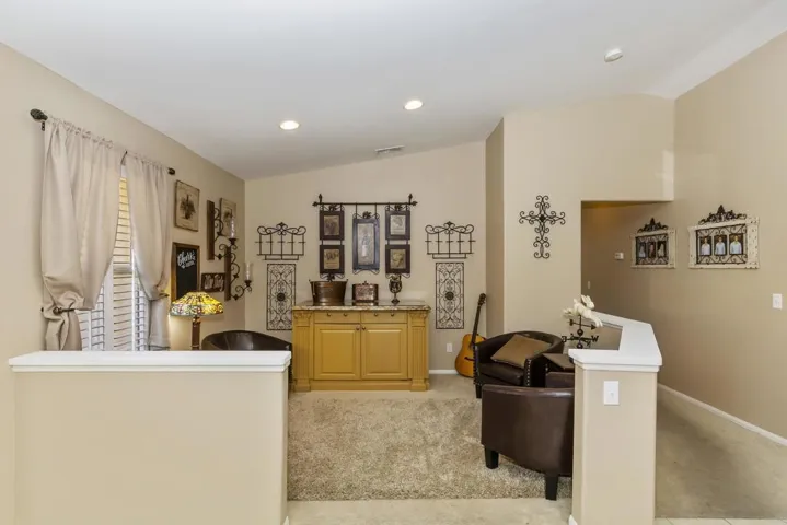 007_Family Room
