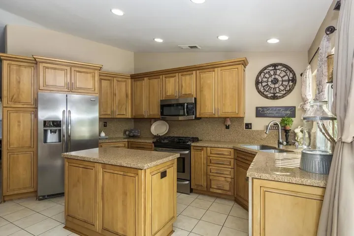 013_Kitchen