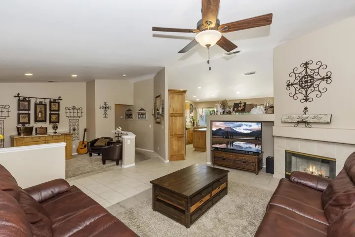 006_Living Room (1)