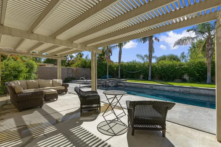 024_Covered Patio
