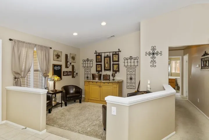 008_Family Room (1)